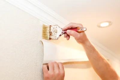 Pose de papier peint à Aubusson — revêtements muraux et toiles de verre